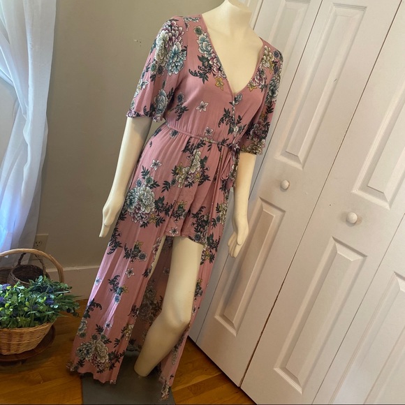 Band of Gypsies // Floral Romper & Train - Picture 4 of 13